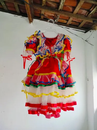 Vendo este vestido de quadrilha