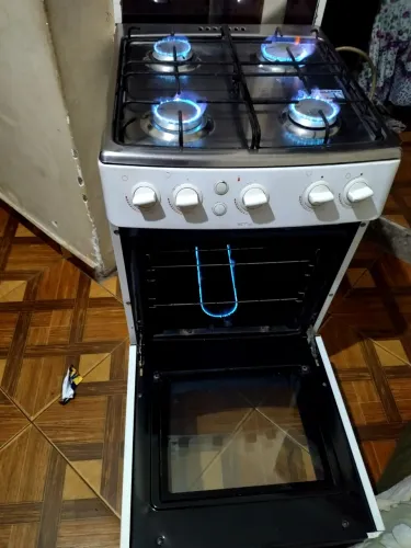 Fogão Bosch branco semi novo tudo focionando
