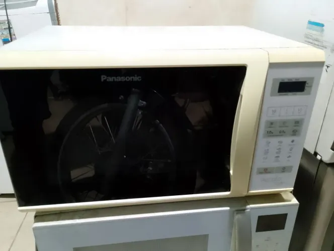 Microondas Panasonic bem conservado 