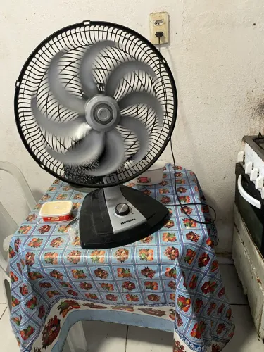 Ventilador mesa mondial 6 pares com leve defeito