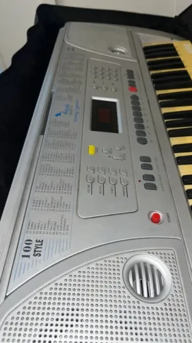 Teclado musical Hawk HK6101 usado em ótimo estado