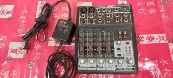 Mesa de som Behringer Xenix 802 em perfeito funcionamento, fonte original.