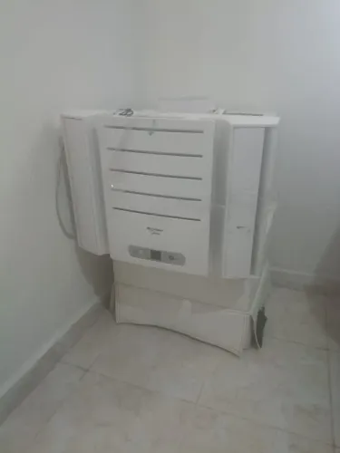 Vendo ar condicionado a CJ 7500 btus, com nota fiscal.