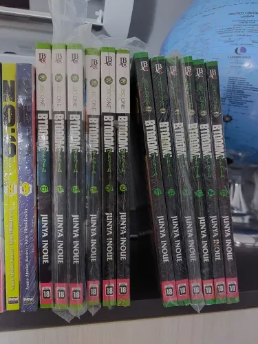 Mangás BTOOOM! vols. 1 a 4, 9 a 11 e 13 a 17