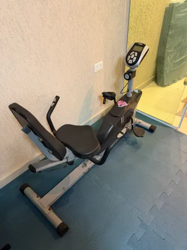 OPORTUNIDADE: Bicicleta Ergonômica Horizontal - Marca Kikos