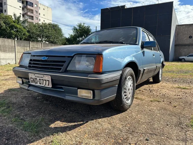 Chevrolet Monza Classic SE 2.0 /mpfi E EFI 2P E 4P 1989