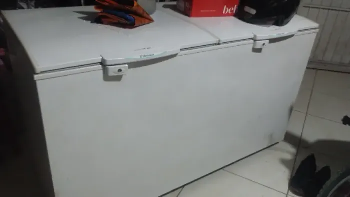 Freezer Eletrolux em estado de novo
