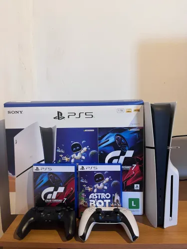 PS5 SLIM 1TB/com leitor/ 2 Controles R$4.5K