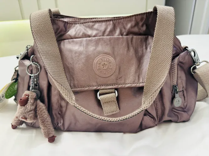 Bolsa Kipling Felix L U  metálica quartzo KPKI34122DQ1