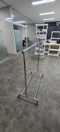 Arara Industrial em Inox com Rodízios