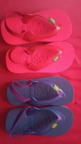 Vendo duas chinelas avanhanas de menino numeração 21 e 22 chamar ao ZAP *