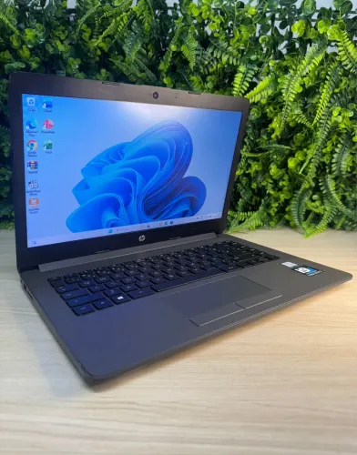 Notebook HP 240 G7   Processador i5-8250U 8GB DDR4 256GB SSD Cor Cinza chumbo