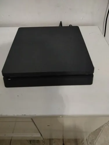 Ps4 slim 500Gb desbloqueado Golden hen 1.52 + jogos em mídia física.