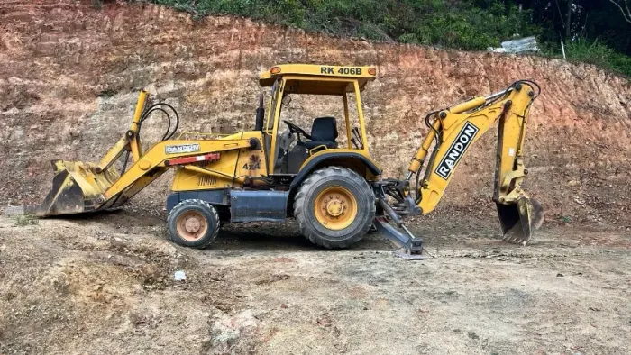 Retroescavadeira randon RK 406B 4X4
