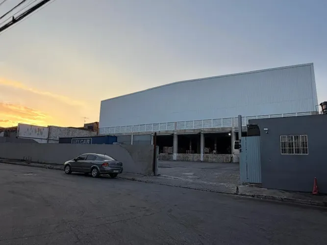 Galpão/Depósito/Armazém para aluguel tem 2000 metros quadrados