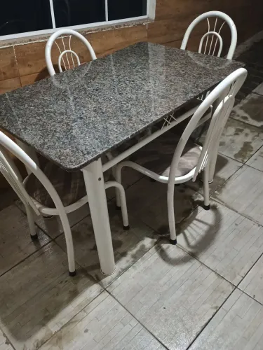 Mesa 4 cadeiras tamanho 1.20 por 80