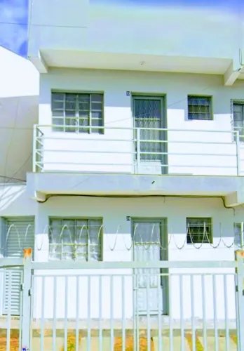 (Ler a descrição)Kitnet com uma cozinha,  um quarto, um banh., lavanderia e garagem.