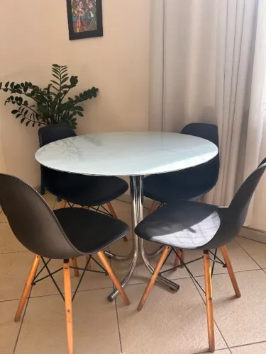 Mesa com cadeiras 