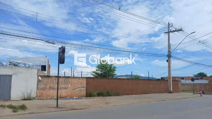 Loja comercial em fase de exeução, com 75m², no bairro Planalto