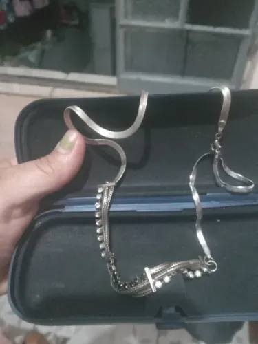 Lindo cordão de aço