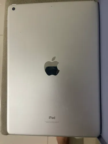 iPad 9 64GB com caixa