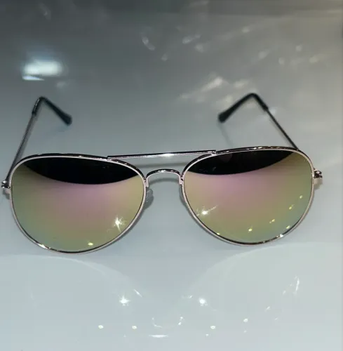Óculos de Sol Aviador Espelhado Dourado - Moderno e Atemporal - lentes pretas por dentro