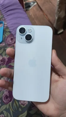 iPhone 15 normal,sem detalhes,um ano de uso,83 de bateria