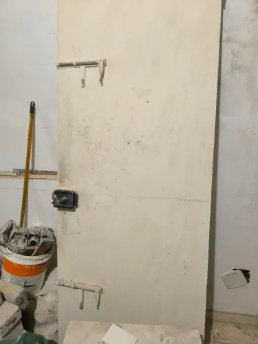 Porta de ferro completa 79,5 x 2,08 com fechadura elétrica 