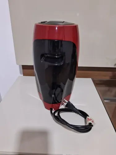 Cafeteira praticamente nova marca três corações