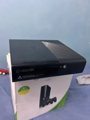 Xbox 360 Bloqueado Original Super Slim +5 Jogos de Brinde