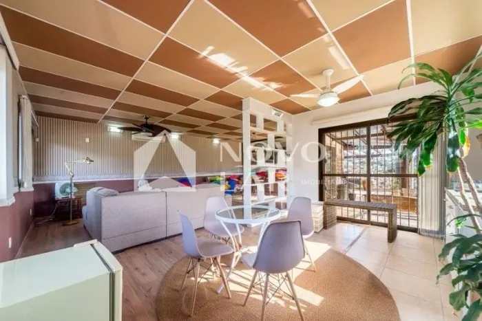 Casa 5 dormitórios, à venda no bairro Chácara das Pedras - Porto Alegre RS