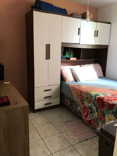 Vendo um guarda roupa casal