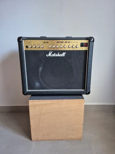 Amplificador Marshall JCM2000 DSL 401