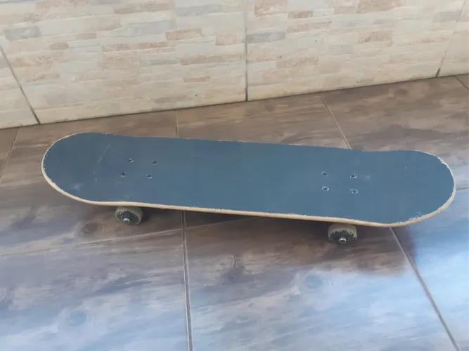 Skate Montado Semi-Novo (Usado 3x) - Shape Solo Decks