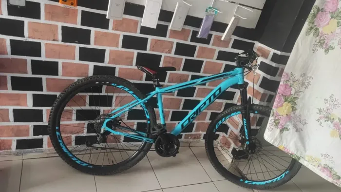Bike aro 29 usada, apenas uma folga no garfo, por conta da caixa de direção
