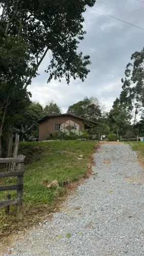 Casa com 4 quartos/dormitórios no bairro Vila Santana, em Santo Amaro da Imperatriz - SC