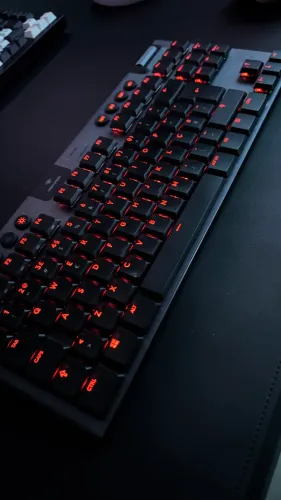 Teclado mecânico logitech