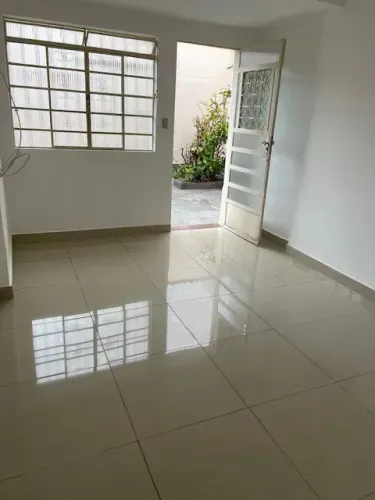 Excelente casa barata para locação no Esplanada
