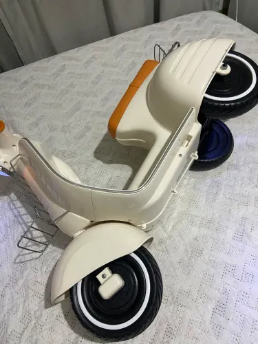 Scooter Elétrica Infantil Bandeirantes 6 V 