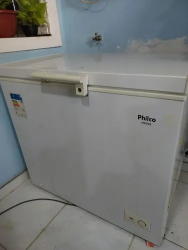 Vendo freezer flex horizontal marca phlico 200 litros. Funciona tanto freezer/geladeira.