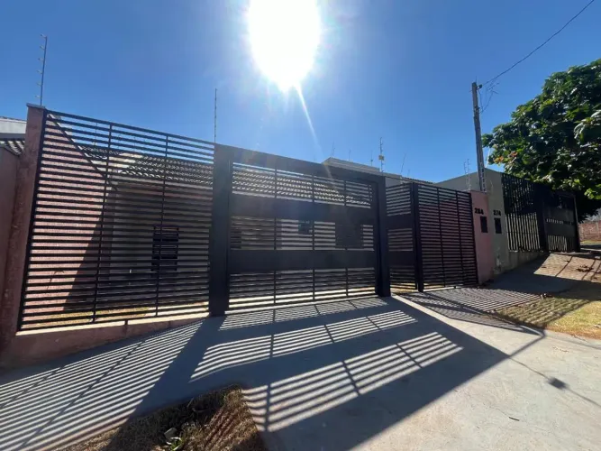 Casa para alugar em Maringá, Jardim Paris VI, com 3 quartos, com 99.52 m²