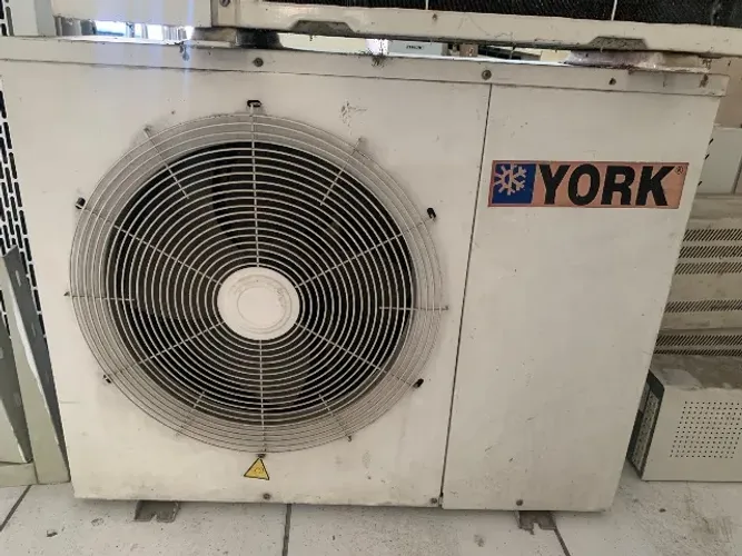 Ar Condicionado York 24.000 BTUs 220v