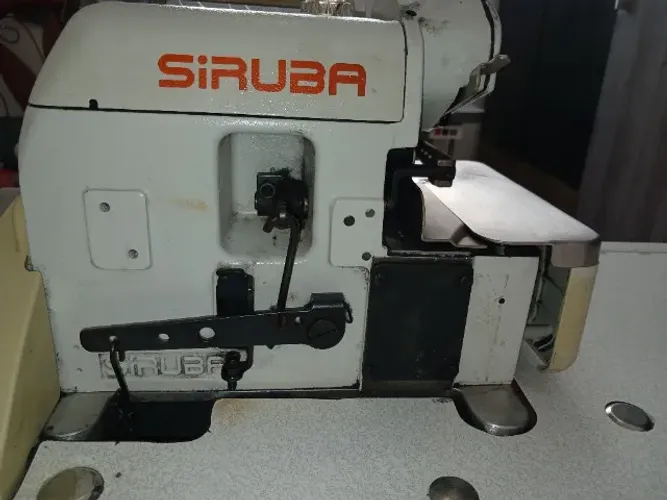 Máquina de costura industrial interlock