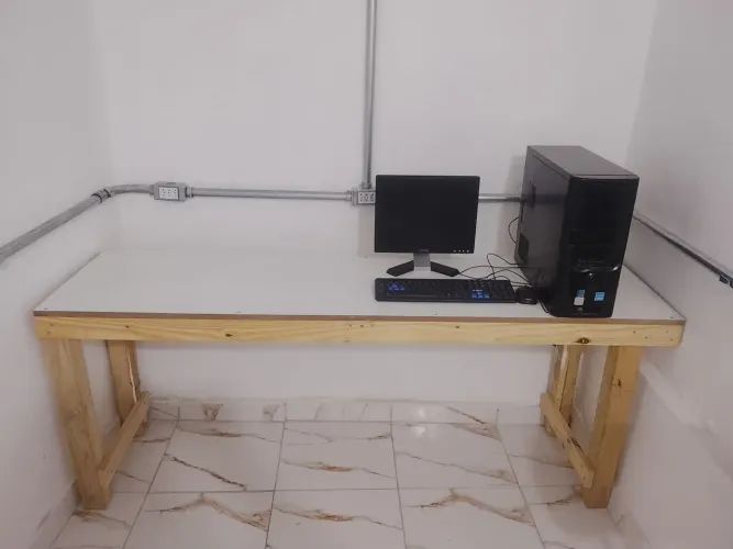 Mesa bancada 1.90x0.55 m nova de madeira