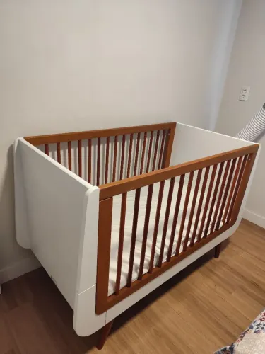 Berço Evolutivo 3 em 1 Escandinavo Branco/Madeira - R$ 900