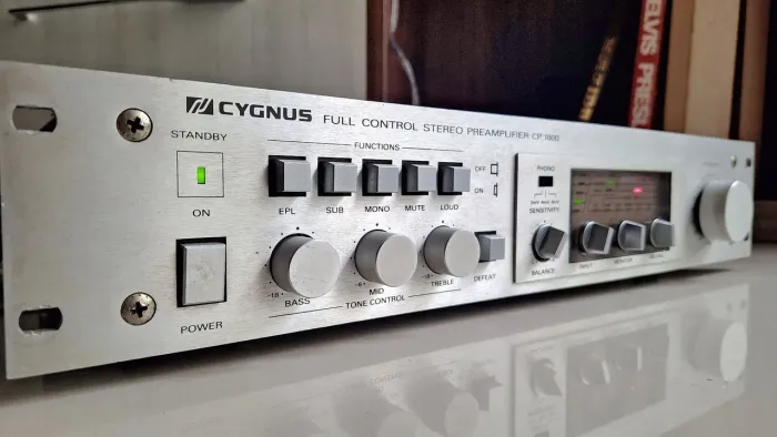 PRÉ AMPLIFICADOR CYGNUS CP 1800 ( Lindooo!! )