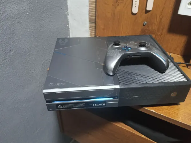 Xbox one versão Hello1 tb vendo ou troco