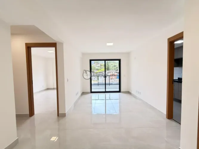 Apartamento à venda com 2 quartos sendo 1 suíte, 74.7 m² no Alto - Teresópolis/RJ.