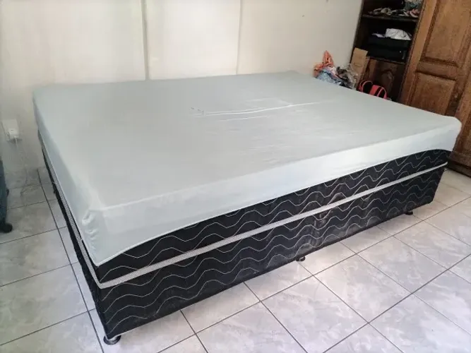 Vendo Cama Box de Casal com Colchão de Molas - R$ 335v