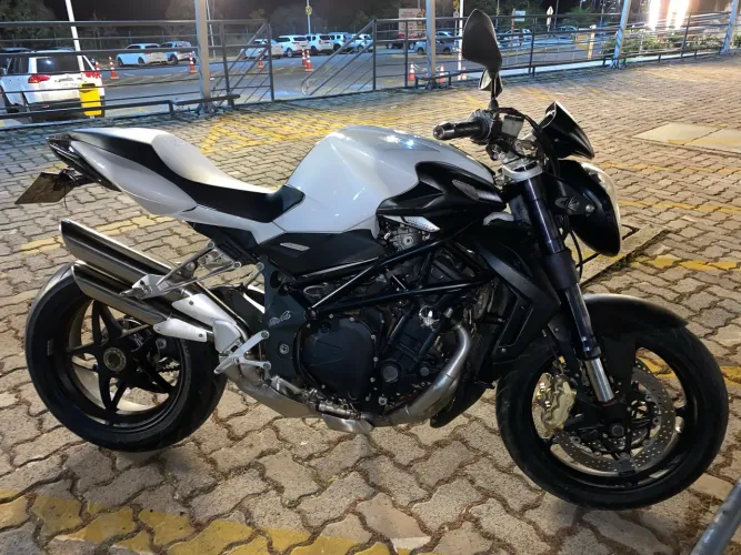 Moto MV Agysta Brutale - 1090r